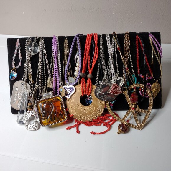 Lot Of Over 30 Pendant Necklaces - Picture 1 of 14